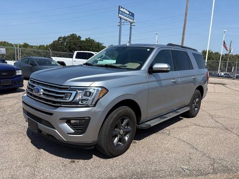 Used 2020 Ford Expedition XLT w/ FX4 Off-Road Package AWD/4WD image 3