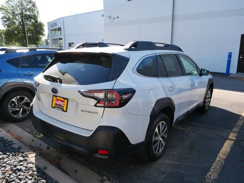 Used 2024 Subaru Outback Premium AWD/4WD image 7