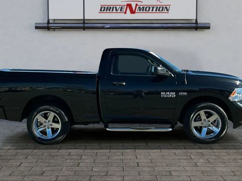 Used 2017 RAM 1500 Express image 2