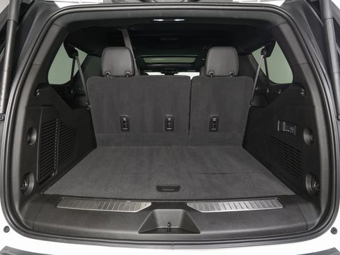 Used 2026 Chevrolet Suburban Z71 w/ Comfort Package image 13