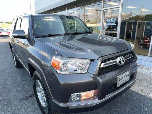 Used 2013 Toyota 4Runner SR5 w/ Convenience Pkg AWD/4WD image 2