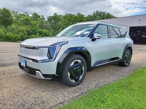 Used 2024 Kia EV9 Land AWD/4WD image 2