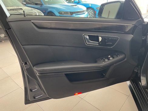 Used 2010 Mercedes-Benz E 350 E 350 Luxury 4MATIC AWD 4dr Se image 13