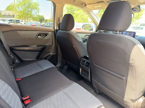 Used 2023 Nissan Rogue SV FWD image 17