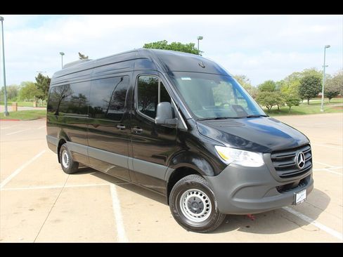 Used 2025 Mercedes-Benz Sprinter 2500 image 6