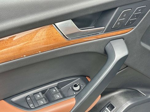 Used 2023 Audi Q5 2.0T Premium w/ Convenience Package image 17