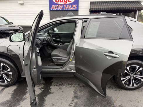 Used 2024 Toyota bZ4X XLE w/ Weather Package image 21