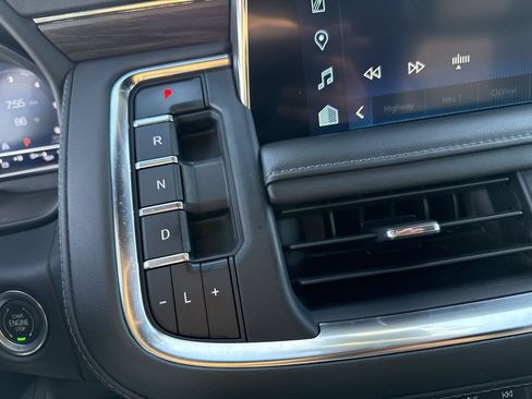 Used 2023 Chevrolet Suburban LT RWD image 15
