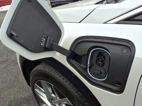 Certified 2025 Cadillac Optiq Luxury 1 w/ LPO, Floor Liner Package image 10