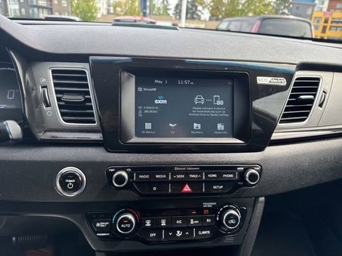 Used 2019 Kia Niro EX w/ Cold Weather Package 2.0 FWD image 19