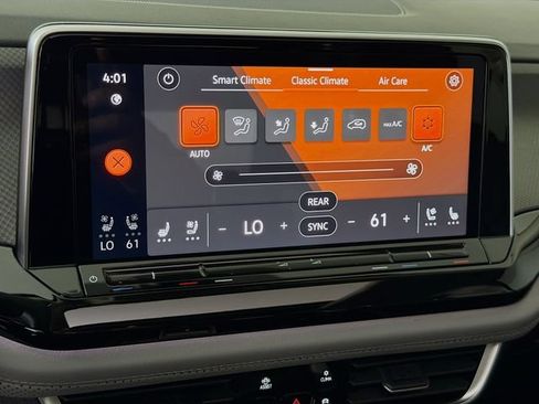 Used 2025 Volkswagen Atlas Peak Edition SE AWD/4WD image 17