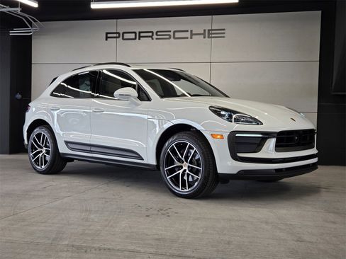 Used 2026 Porsche Macan image 31
