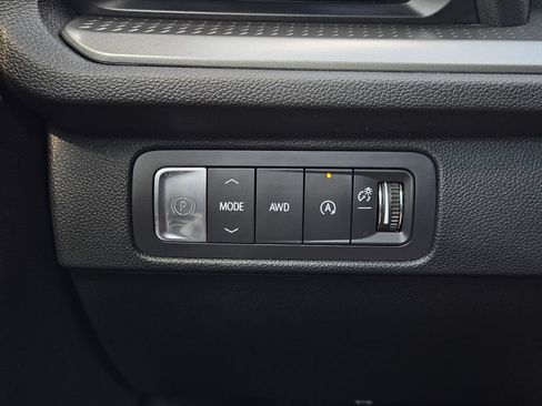 Used 2025 Chevrolet Traverse LT AWD/4WD image 21