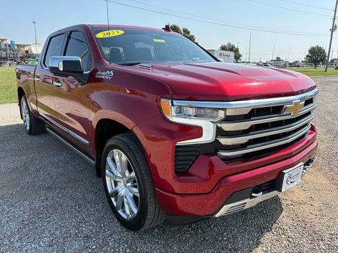 Used 2023 Chevrolet Silverado 1500 High Country w/ High Country Premium Package AWD/4WD image 3