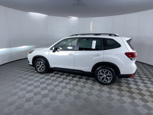 Used 2023 Subaru Forester Premium image 6