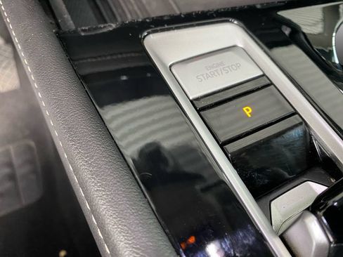 Used 2025 Volkswagen Atlas SE FWD image 17