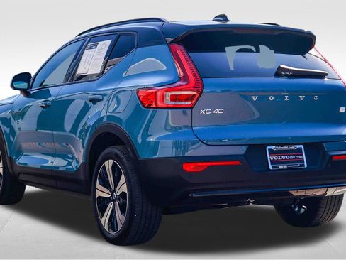 Used 2023 Volvo XC40 Recharge Core image 4