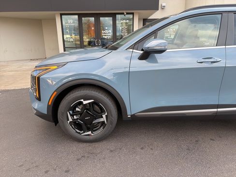 New 2026 Kia Sportage EX image 11