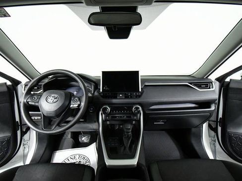 Used 2025 Toyota RAV4 XLE image 18