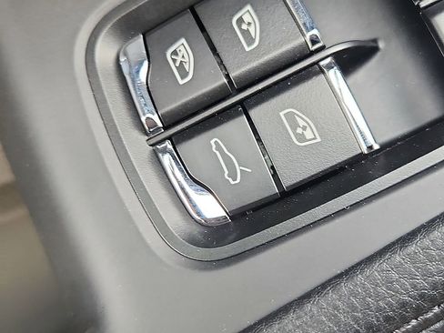 New 2026 Porsche Macan image 21