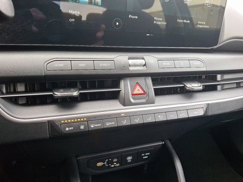 Used 2025 Kia K4 LXS image 15