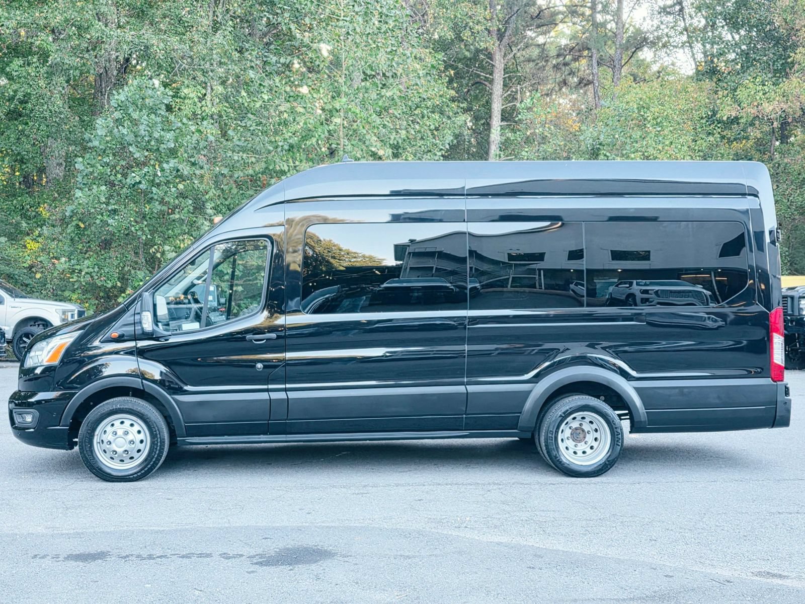 Used 2022 Ford Transit 350 XLT RWD image 4