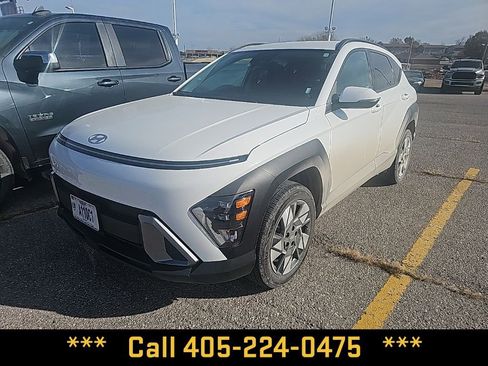 Used 2025 Hyundai Kona SEL image 1