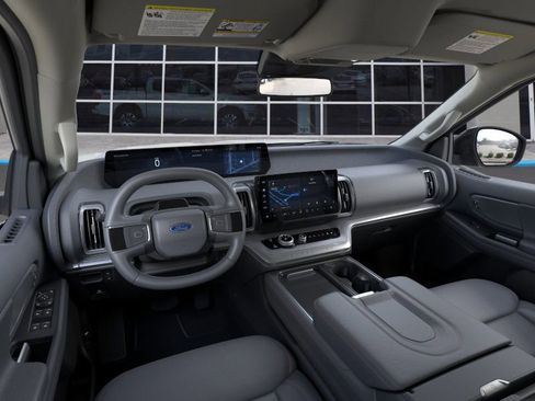 New 2026 Ford Expedition Active image 9