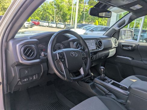 Used 2022 Toyota Tacoma TRD Sport w/ Technology Package AWD/4WD image 14