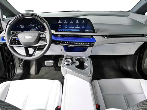 Certified 2025 Cadillac Optiq Luxury 1 AWD/4WD image 20