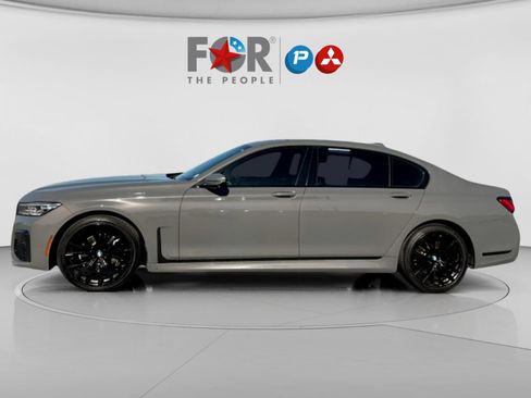 Used 2021 BMW 740i w/ M Sport Package image 2
