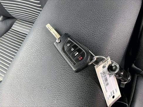 Used 2023 Toyota Camry SE image 17