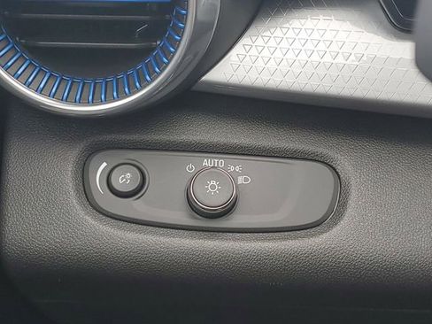 Certified 2025 Chevrolet Trax LT w/ Driver Confidence Package image 18