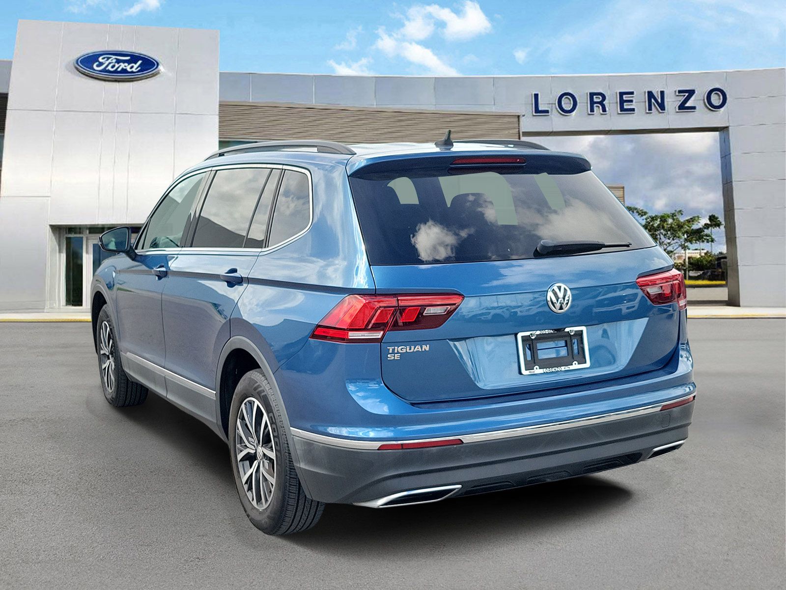 Used 2020 Volkswagen Tiguan SE w/ Panoramic Sunroof Package FWD image 7