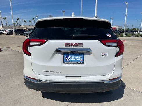 Used 2023 GMC Terrain SLT w/ Infotainment Package II FWD image 4