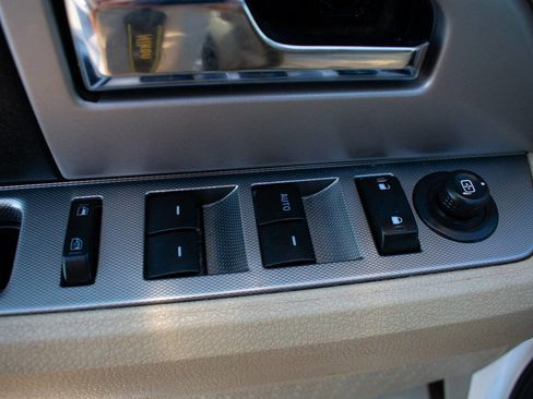 Used 2017 Ford Expedition XLT image 12