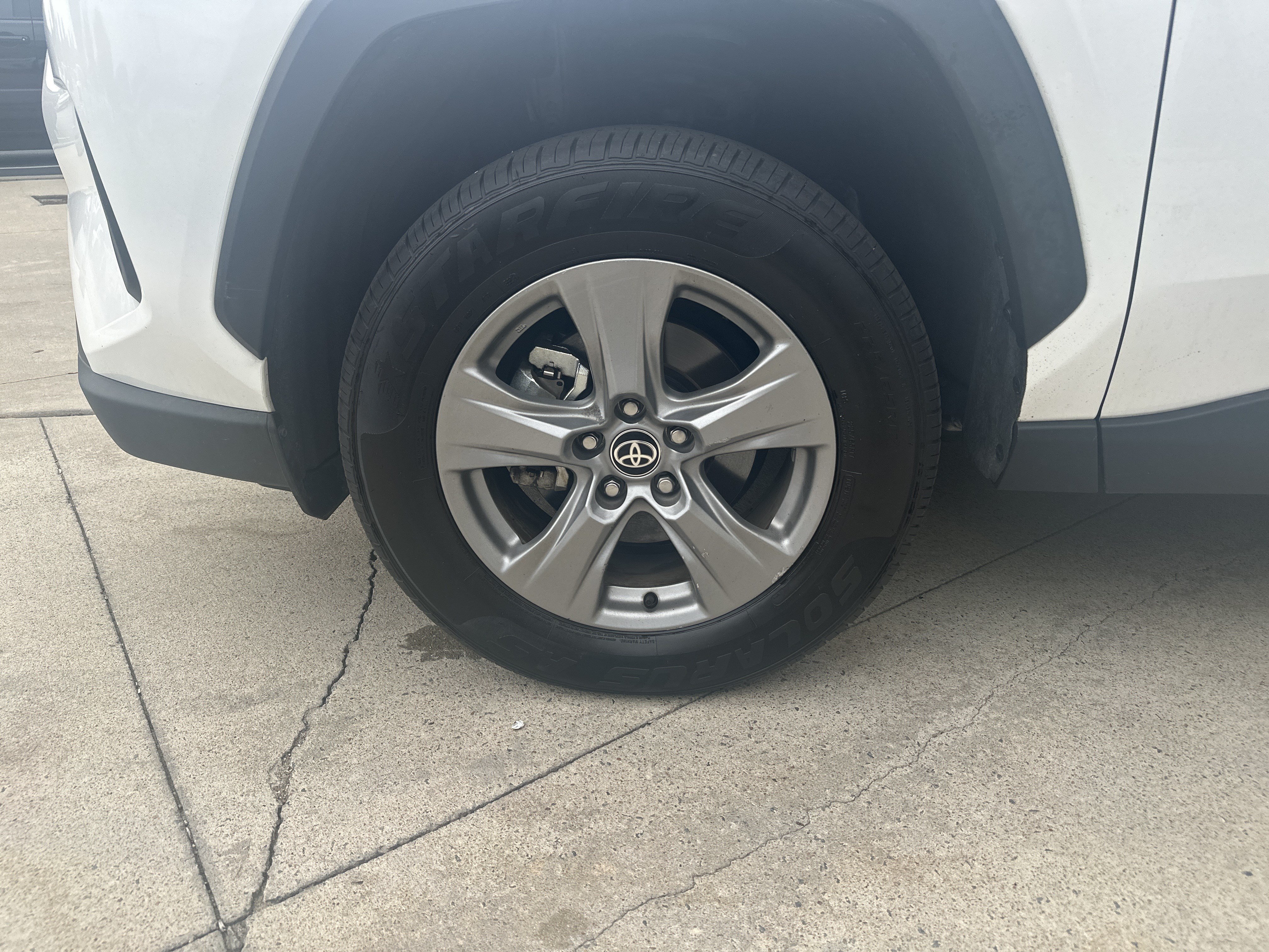 Used 2025 Toyota RAV4 XLE AWD/4WD image 32