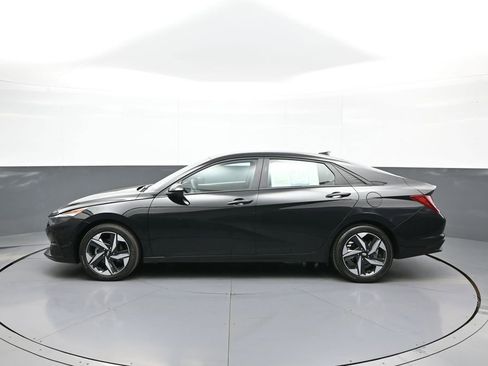 Used 2023 Hyundai Elantra SEL w/ Convenience Package image 9