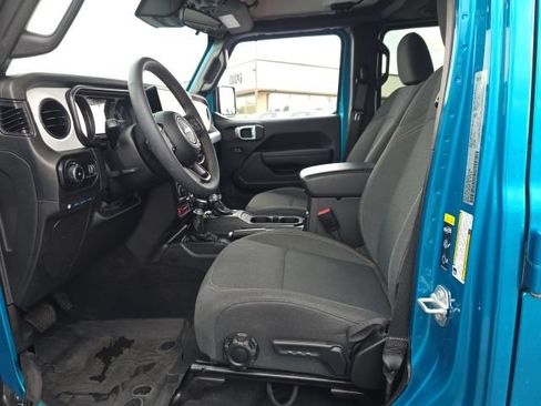Used 2024 Jeep Wrangler Unlimited AWD/4WD image 15