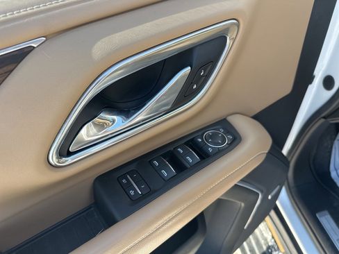 Used 2021 Chevrolet Tahoe Premier w/ Premium Package image 14