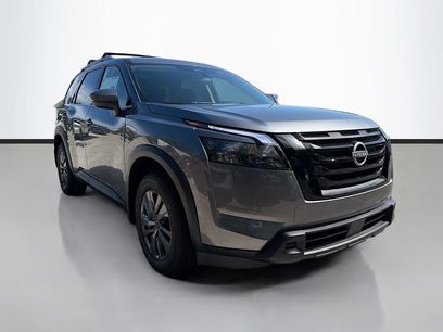 New 2025 Nissan Pathfinder SV w/ Black Appearance Package