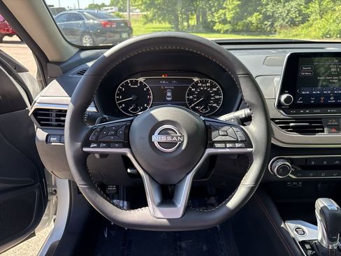 Certified 2025 Nissan Altima 2.5 SR FWD image 27