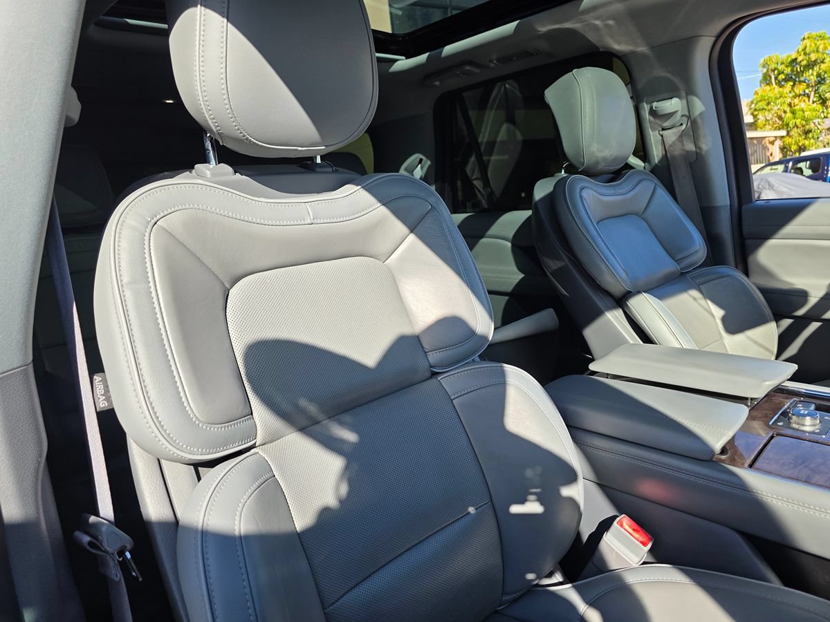 Used 2018 Lincoln Navigator L Select w/ Technology Package RWD image 16