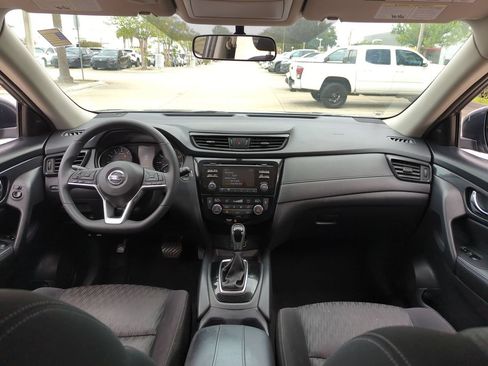 Used 2017 Nissan Rogue SV AWD/4WD image 20