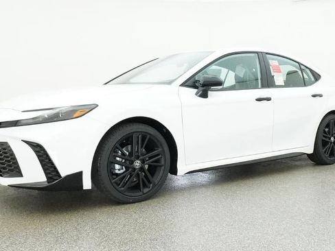 New 2026 Toyota Camry Hybrid FWD image 17