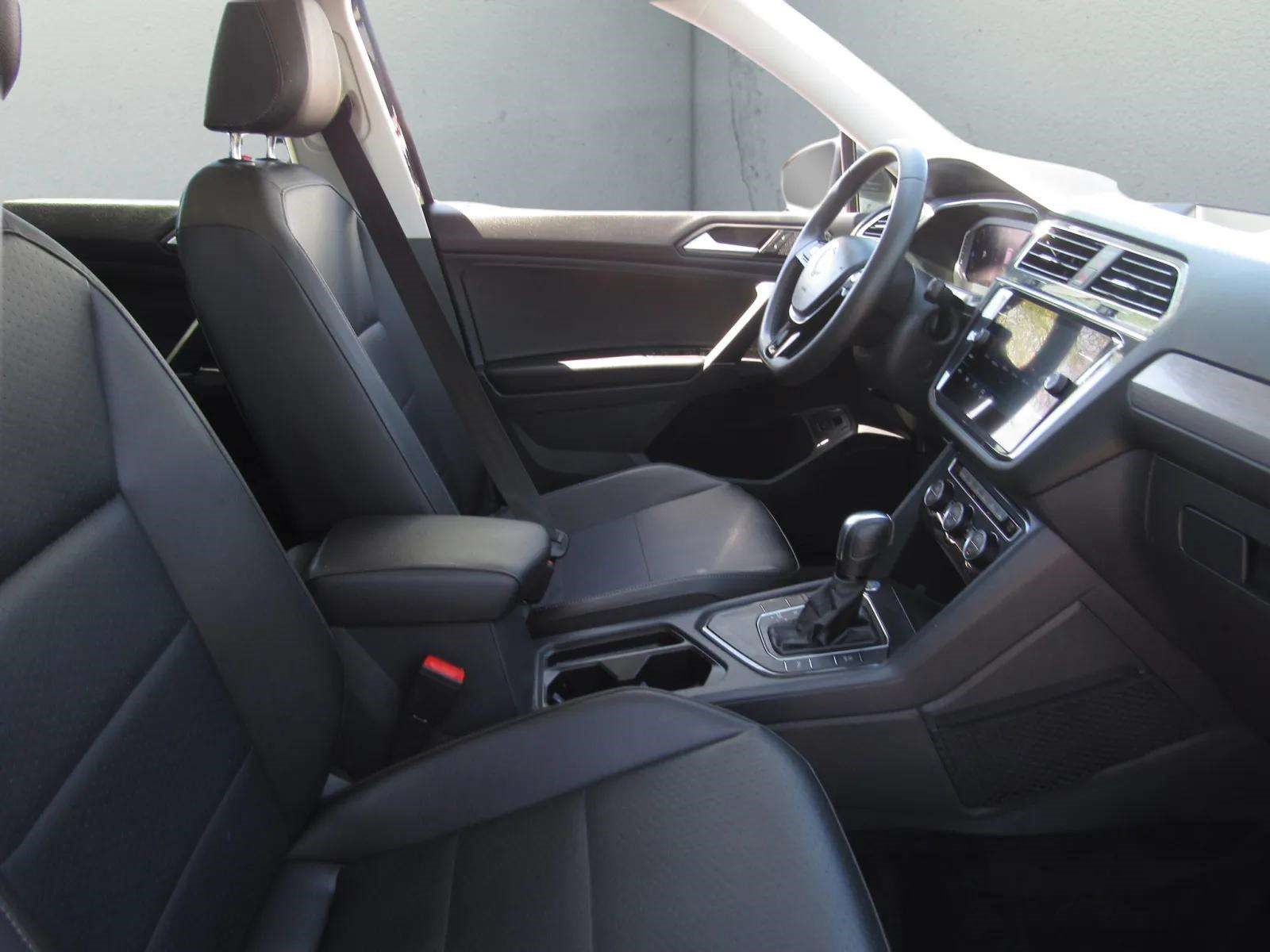 Used 2020 Volkswagen Tiguan SE R-Line FWD image 8