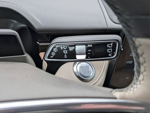 Used 2025 Lincoln Nautilus Reserve image 23