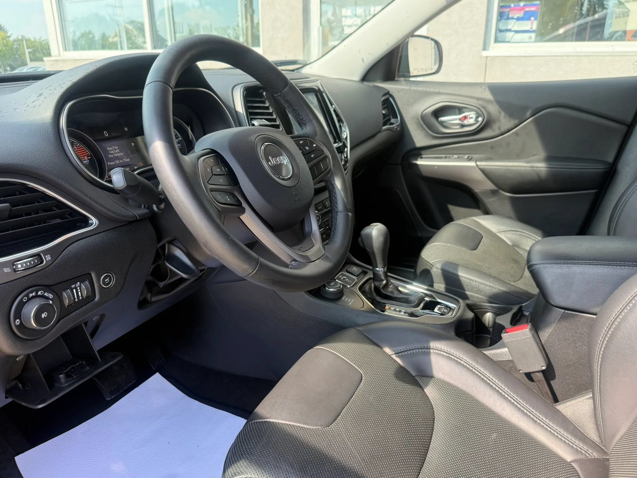 Used 2019 Jeep Cherokee Limited AWD/4WD image 10