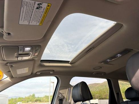 Used 2025 Kia Telluride S FWD image 29