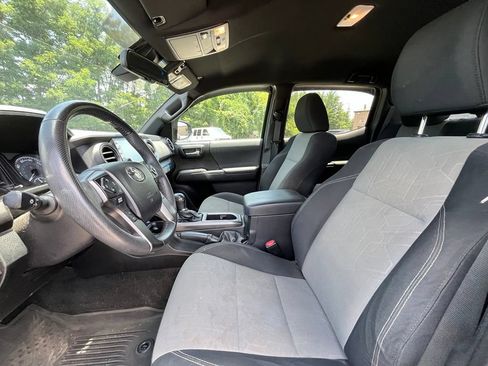 Used 2021 Toyota Tacoma TRD Sport AWD/4WD image 25
